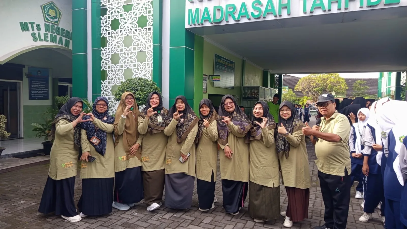Semangat Menjaga Kesehatan, MTsN 9 Sleman Gelar Kegiatan Jumat Sehat