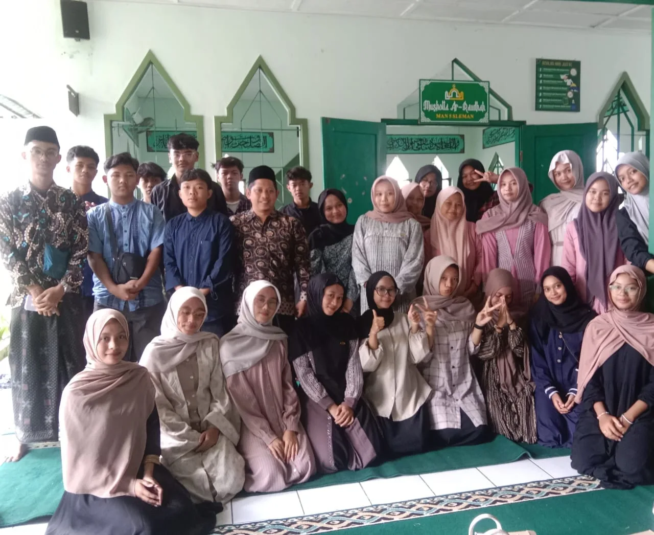 Pengajian Kelas XII F MAN 5 Sleman Dalami Makna Isra’ Mi’raj