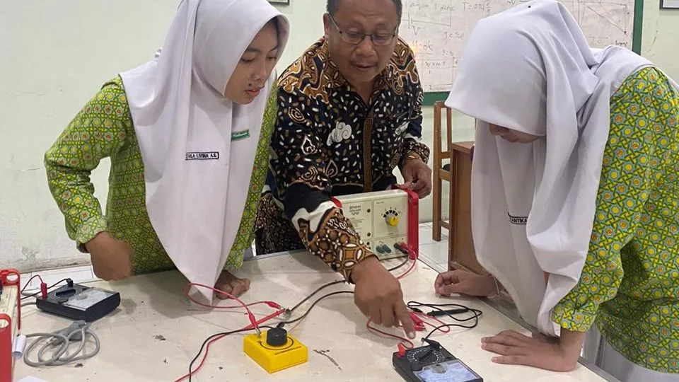 Ujian Praktik Fisika MAN 1 Sleman Asah Ketrampilan Peserta Didik