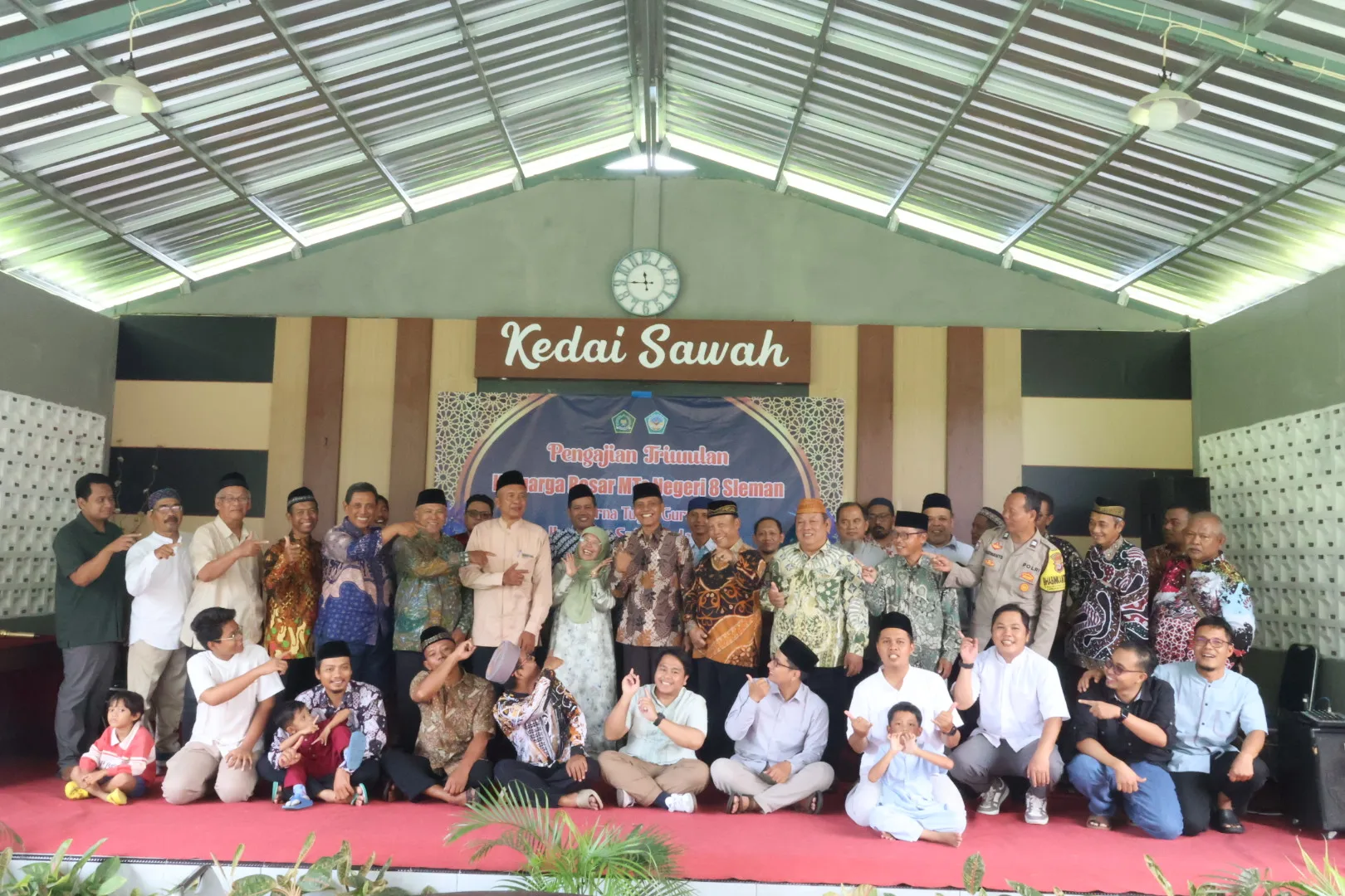 Pengajian Rutin Triwulan MTsN 8 Sleman, Perkuat Spiritualitas dan Lepas Guru Purna Tugas