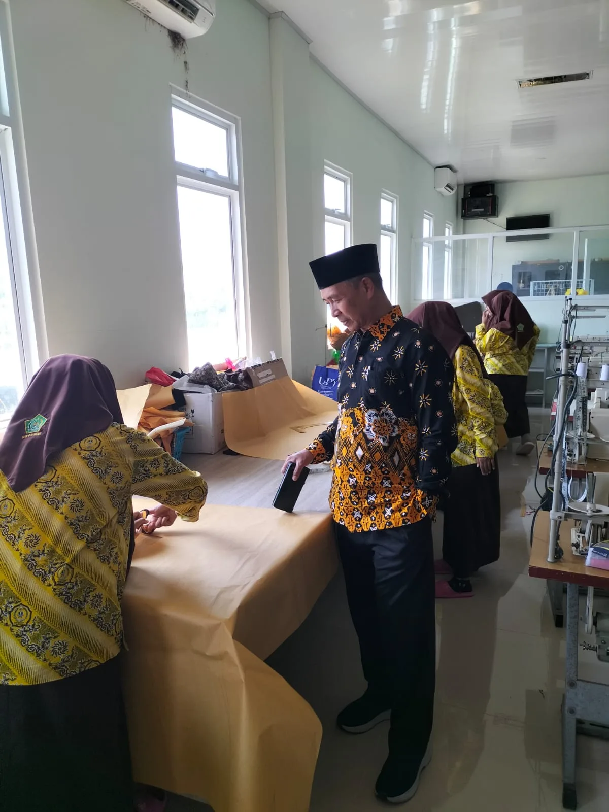 Asah Keterampilan Vokasi, Siswa Kelas XII MAN 5 Sleman Ikuti Ujian Praktik Tata Busana