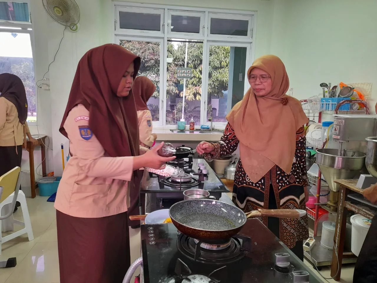 Mengolah Roti Pisang, Siswa MAN 4 Sleman Kuatkan Jiwa Wirausaha