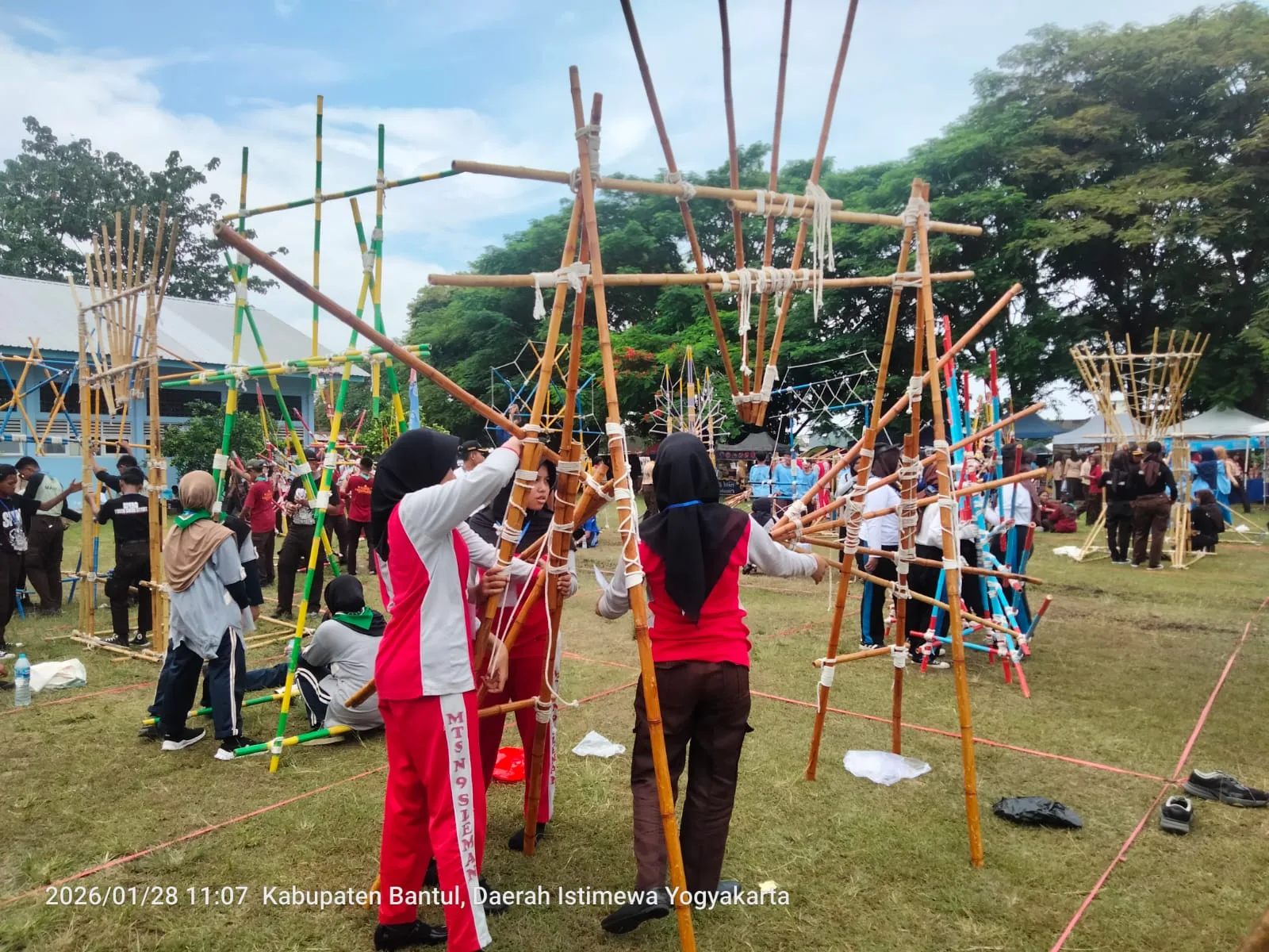 Pramuka Penggalang MTsN 9 Sleman Tunjukkan Kreativitas Bangun Darat Pionering dalam Scout Skill Challenge 2026