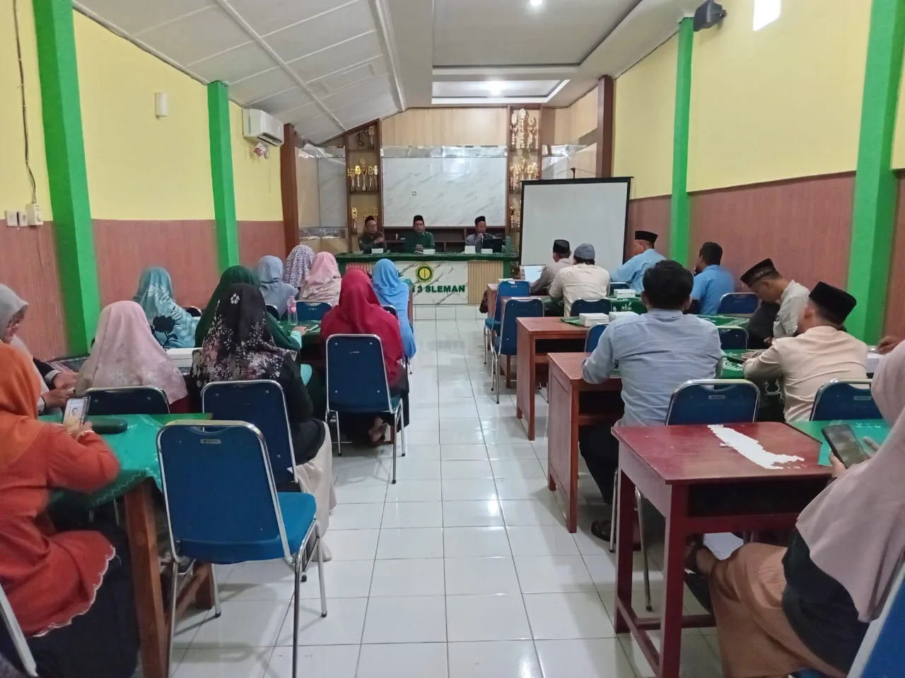 Rapat Dinas Pembagian Tugas Semester Genap Berlangsung Demokratis