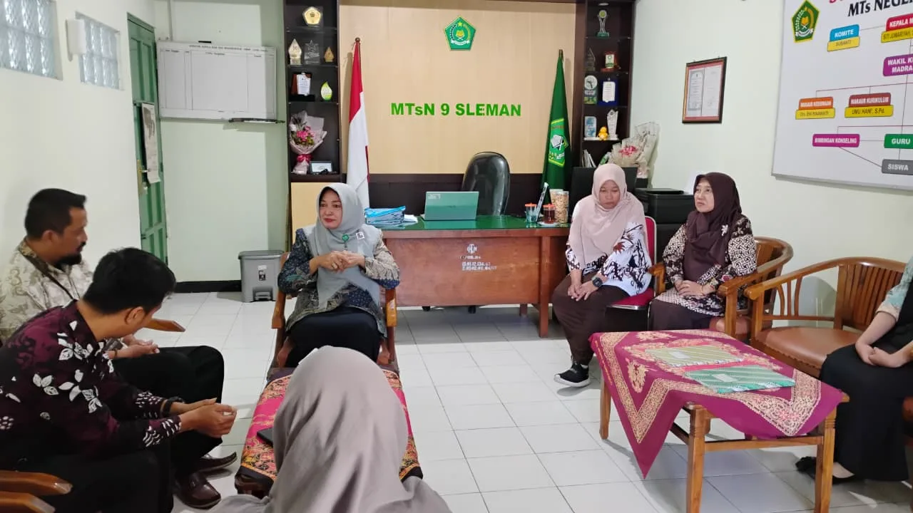 Tim Asesor Dinas Perpustakaan Sleman Kunjungi MTsN 9 Sleman