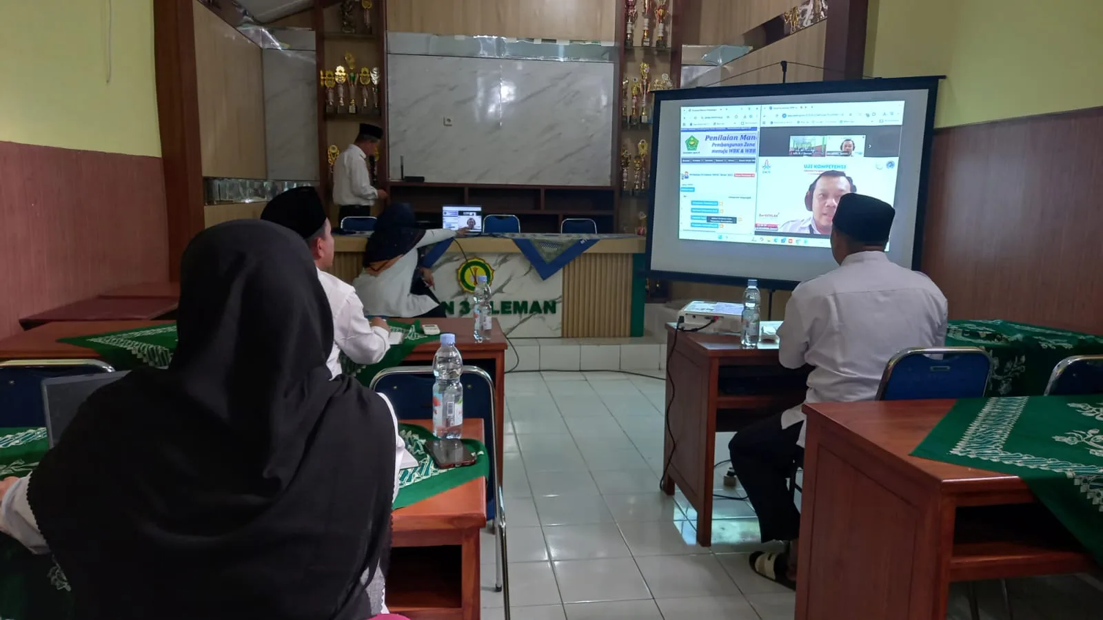 Tim ZI MTsN 3 Sleman Mantabkan Langkah Ikuti Zoom Area Penataan SDM
