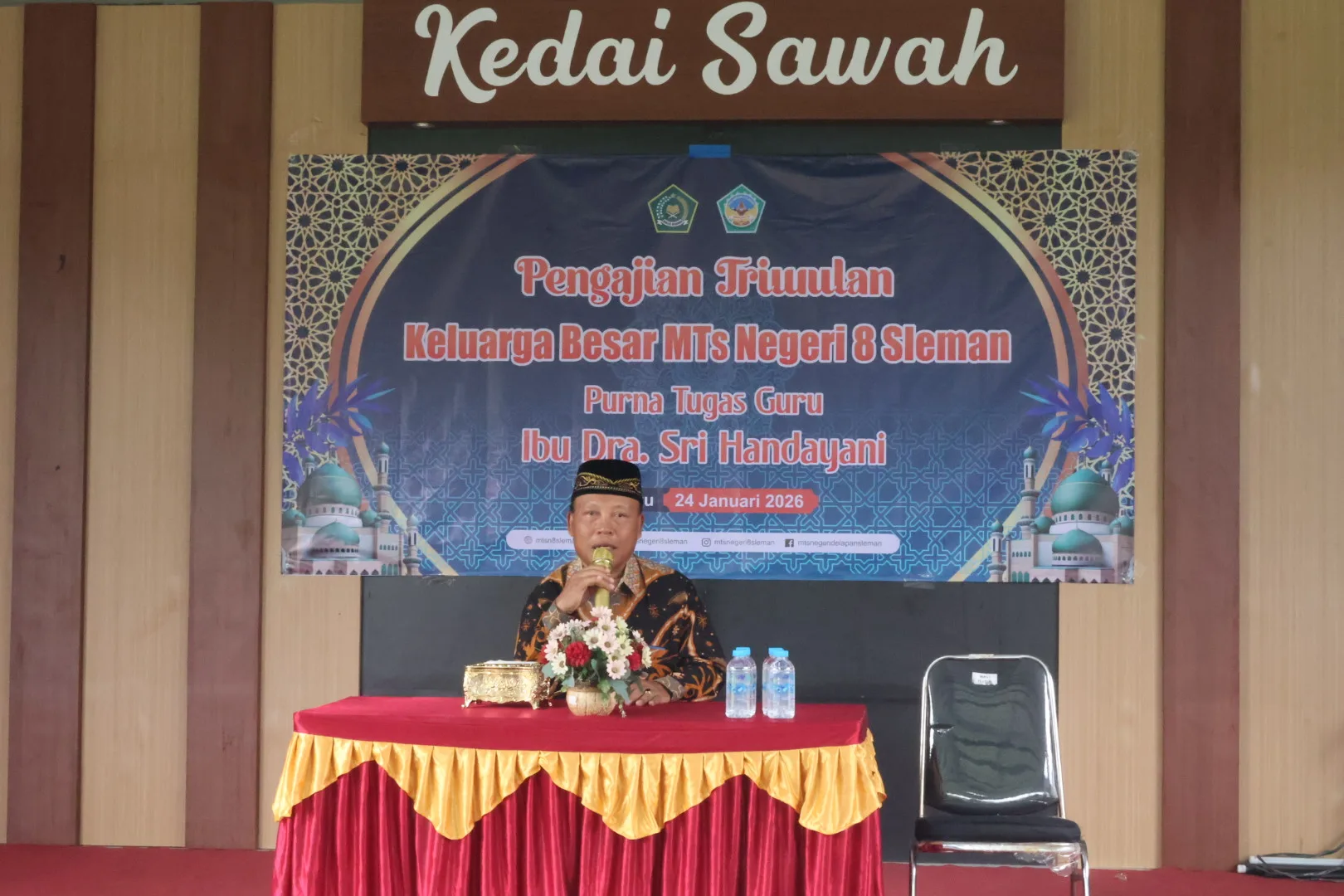 Ketua Komite MTs N 8 Sleman Berikan Sambutan dalam Pengajian Rutin 3 Bulan Keluarga MTs N 8 Sleman