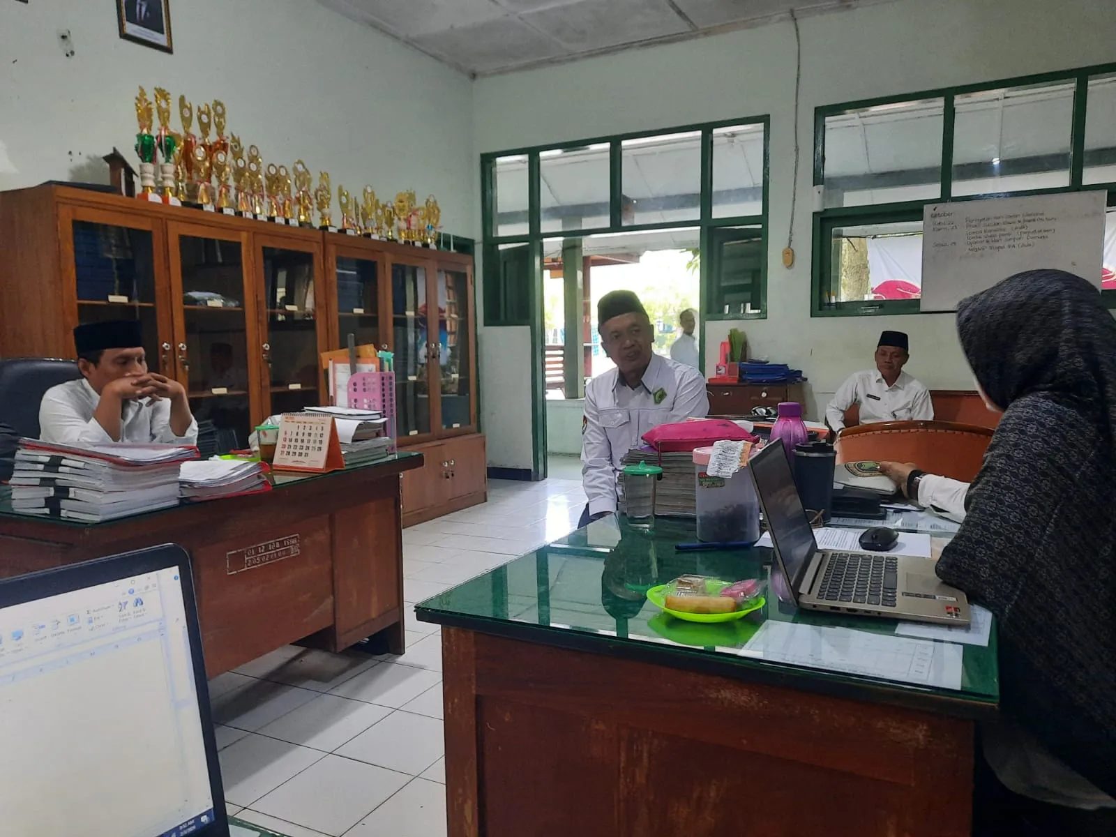 Pengawas Pembina Dr. Girmono Laksanakan Monitoring dan Evaluasi Program Waka di MTsN 8 Sleman