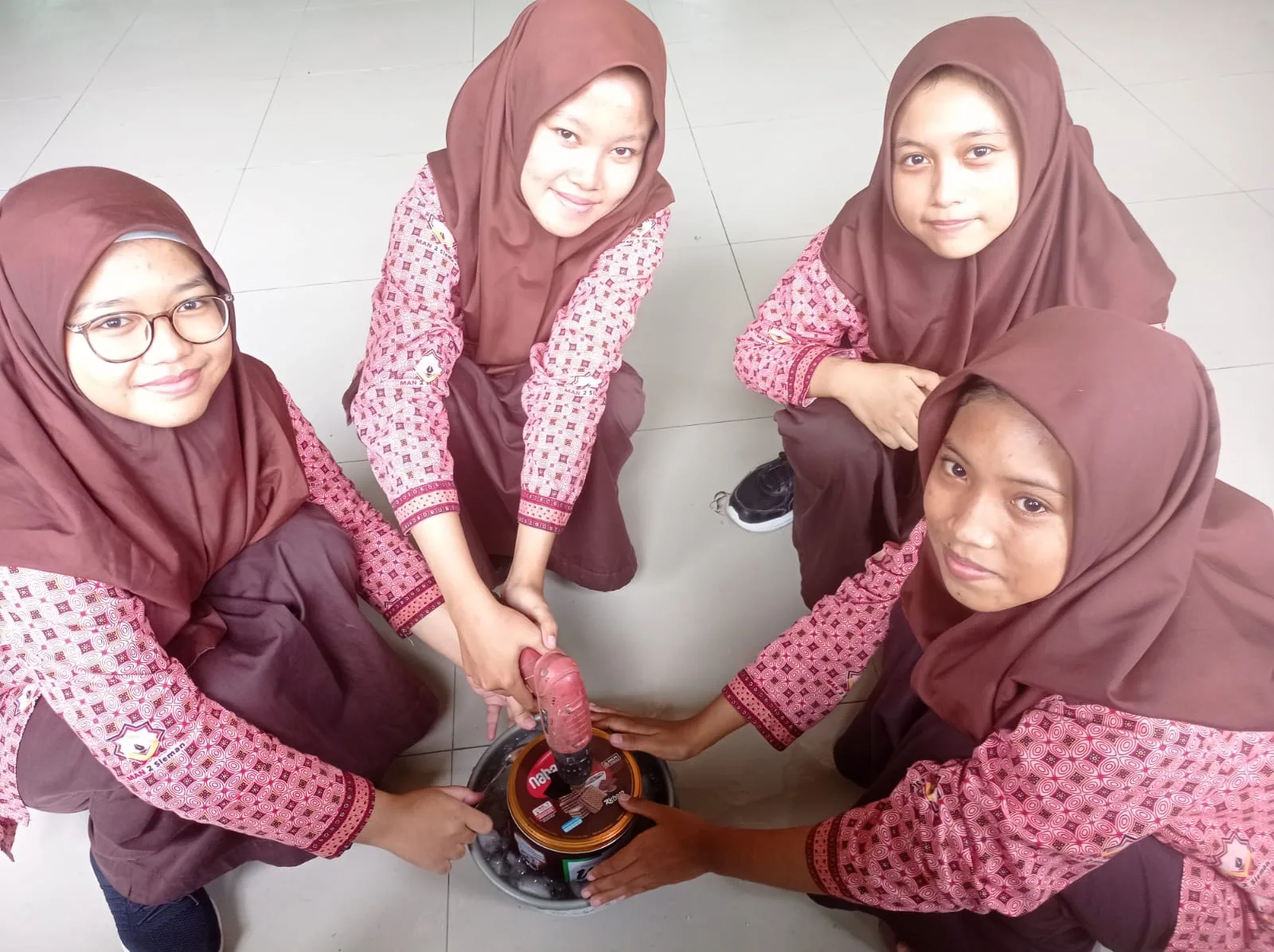 Siswa MAN 2 Sleman Praktik Membuat Es Krim pada Pembelajaran PKWU