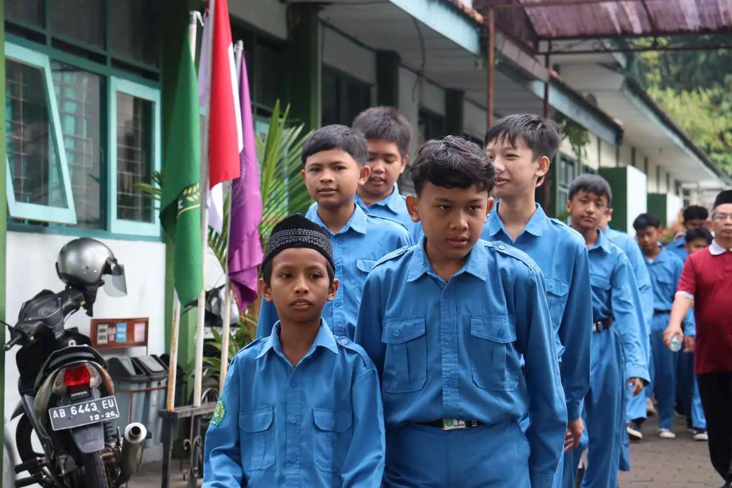 Tingkatkan Kebugaran, MTsN 7 Sleman Selenggarakan Jalan Sehat