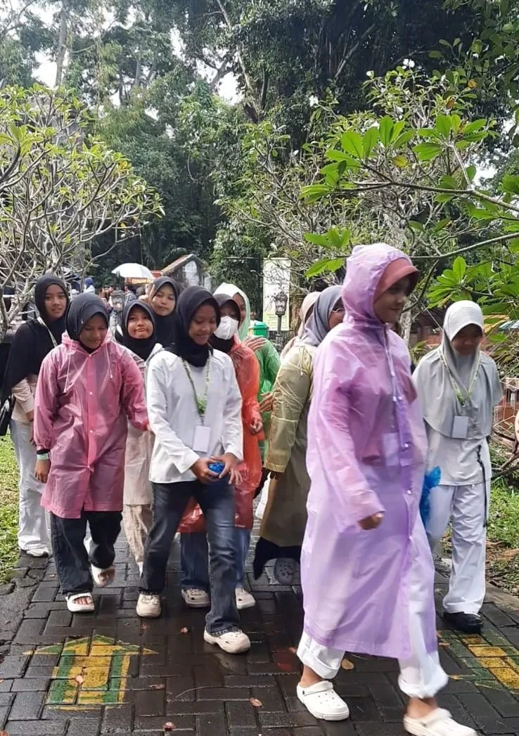 Belajar di Alam Terbuka, Siswa Kelas VIII MTsN 4 Sleman Outing ke Taman Safari Prigen