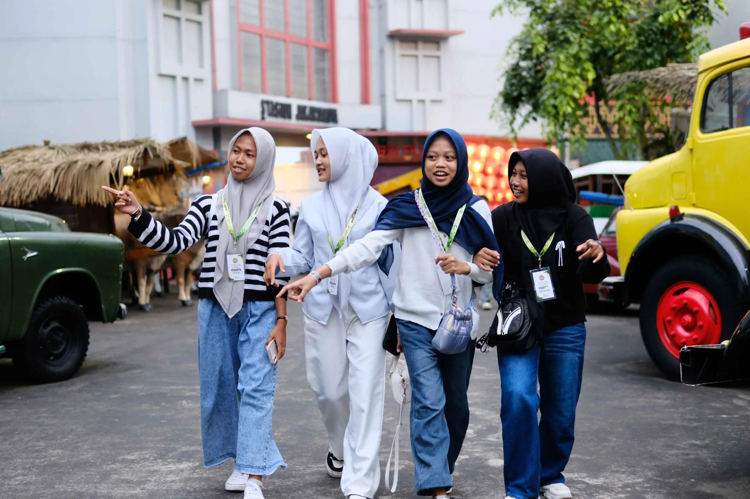 Belajar Teknologi Transportasi, Siswa Kelas VIII MTsN 4 Sleman Outing di Museum Angkut