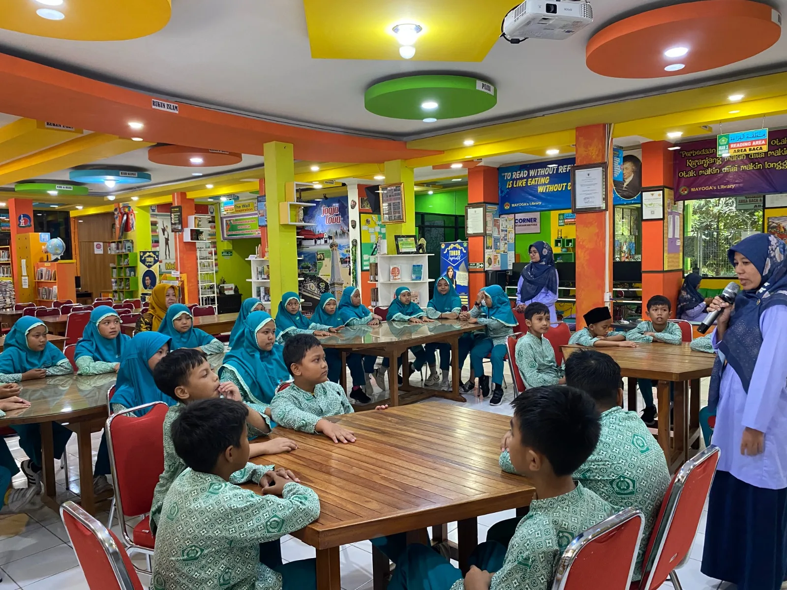 Kids Corner MAN 3 Sleman Hadirkan Pengalaman Literasi Seru bagi Siswa MIN 1 Sleman