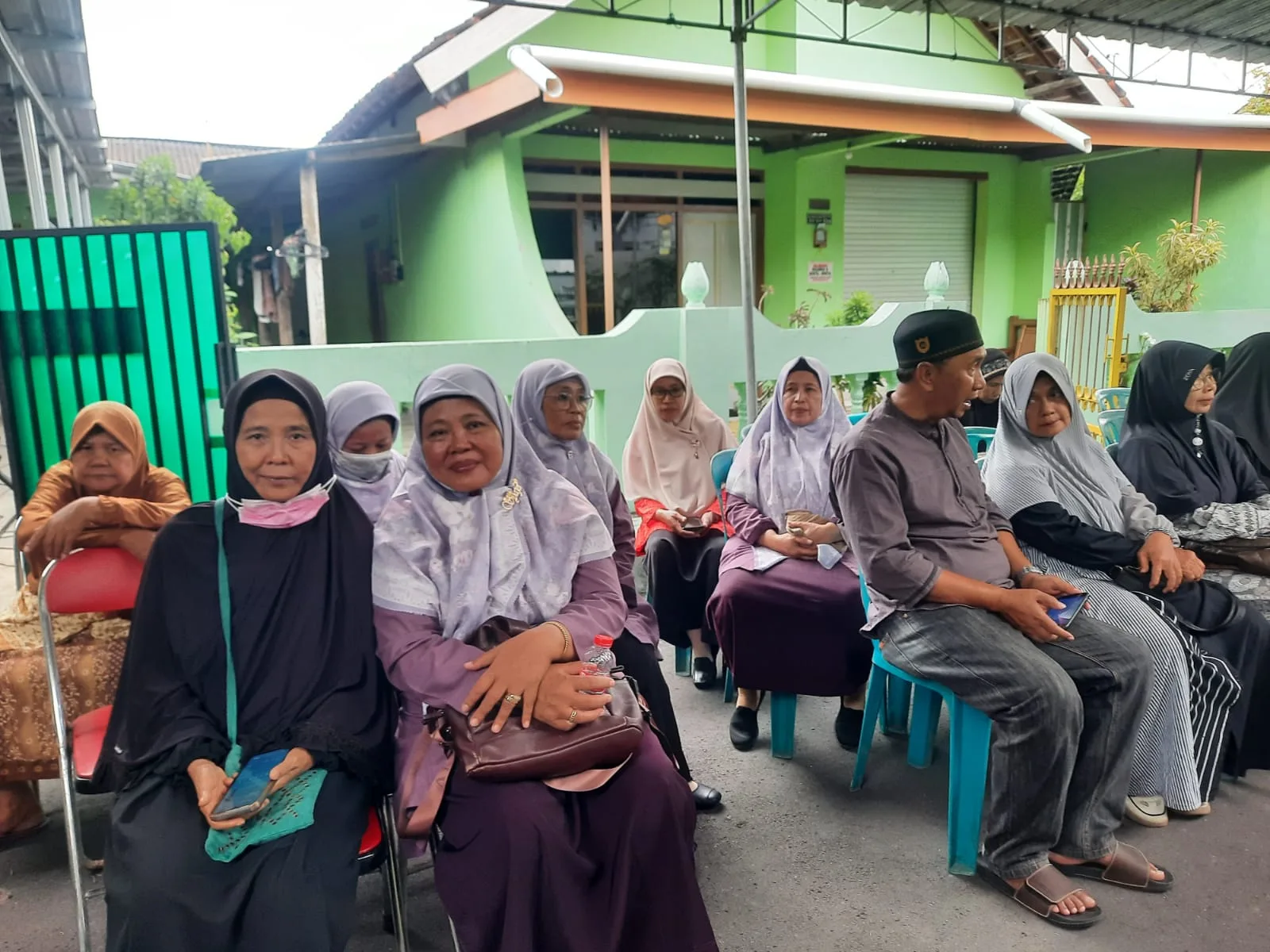 Duka Mendalam Mantan Guru MTsN 8 Sleman, Keluarga Madrasah Melaksanakan Takziyah