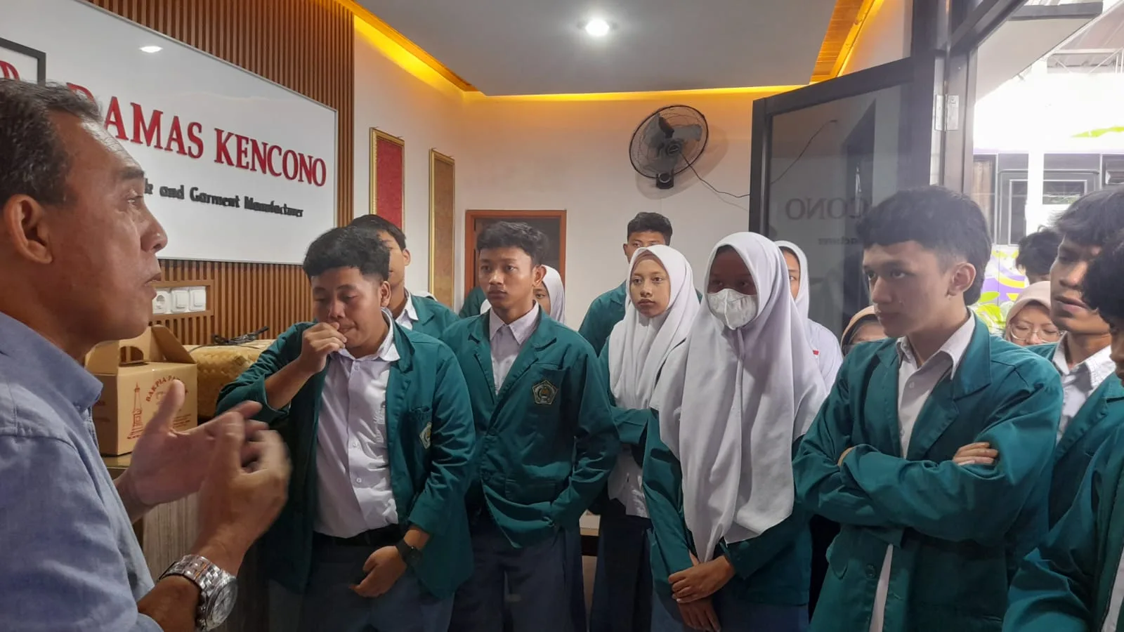 Kunjungan Industri Perluas Wawasan Siswa Berwirausaha