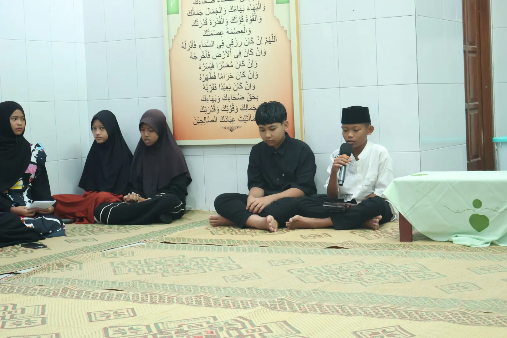 Siswa Kelas 7 MTsN 8 Sleman Lantunkan Hafalan Juz 29 dalam Pengajian Ahad Legi