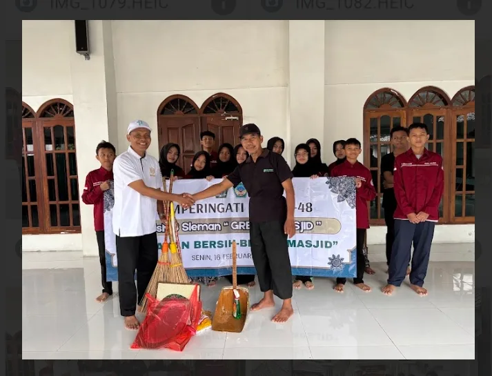 Sambut HAB ke-48, OSIS MTsN 8 Sleman Gelar Bakti Sosial Grebek Masjid