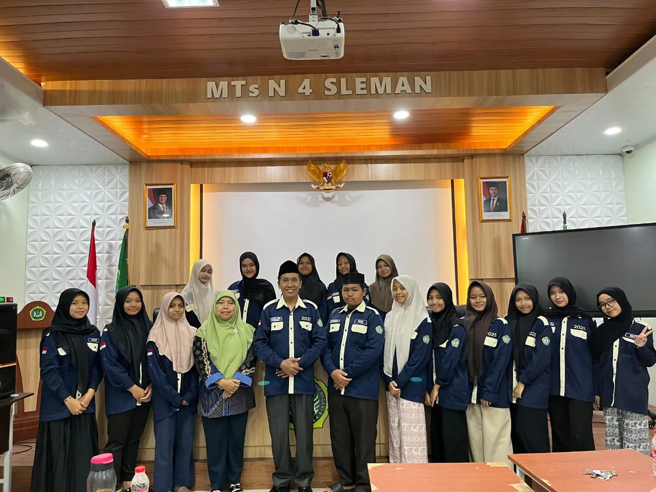 Semangat Baru, Langkah Baru: Purna Pengurus dan Keakraban OSIS MTsN 4 Sleman Periode 2025