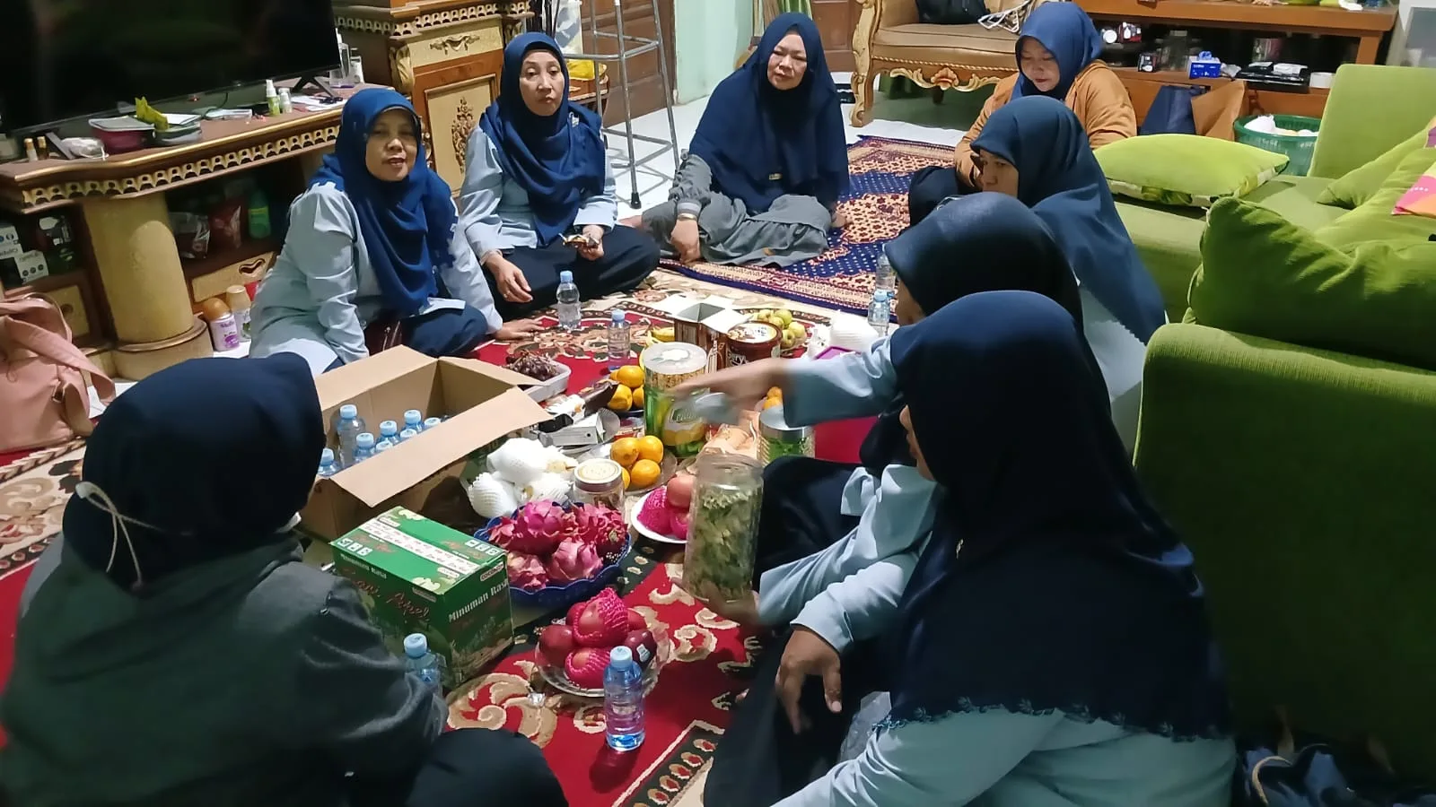 MTsN 9 Sleman Gelar Kegiatan Sosial, Jenguk Suami Guru Fikih di Widodomartani