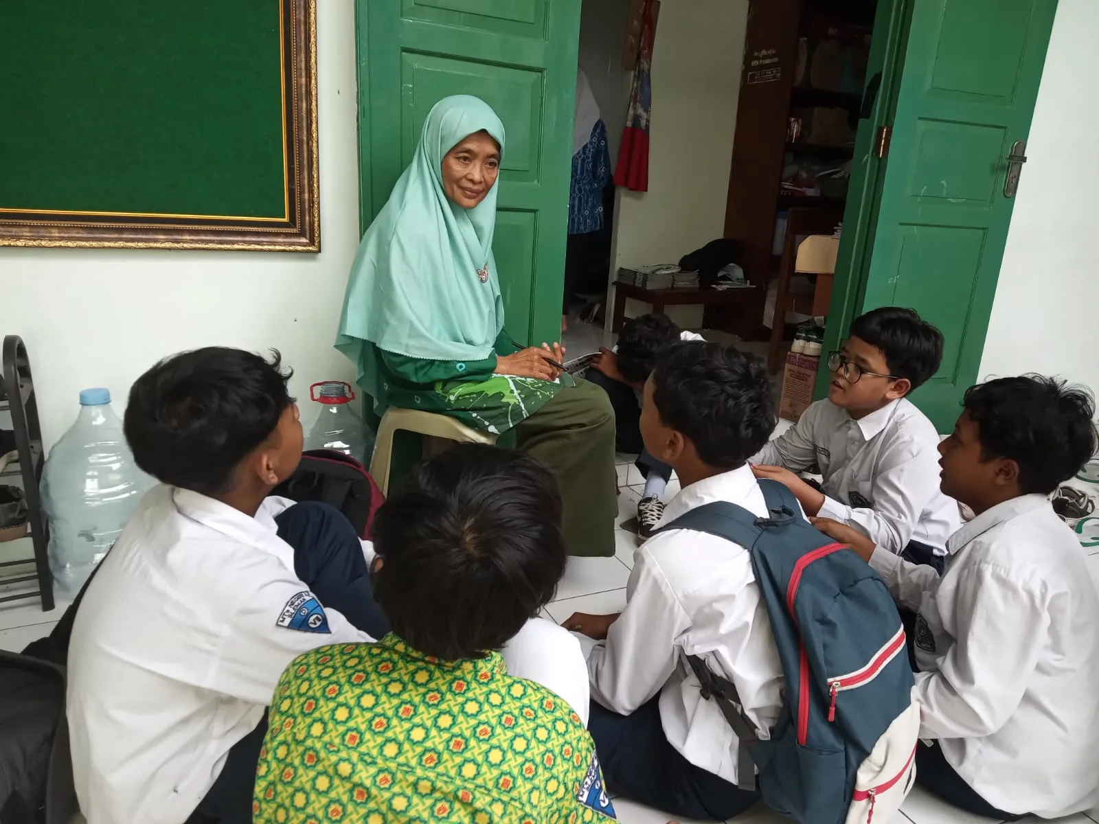 Siswa Kelas VII MTsN 8 Sleman Antusias Ikuti Ujian SKU di Sanggar Pramuka