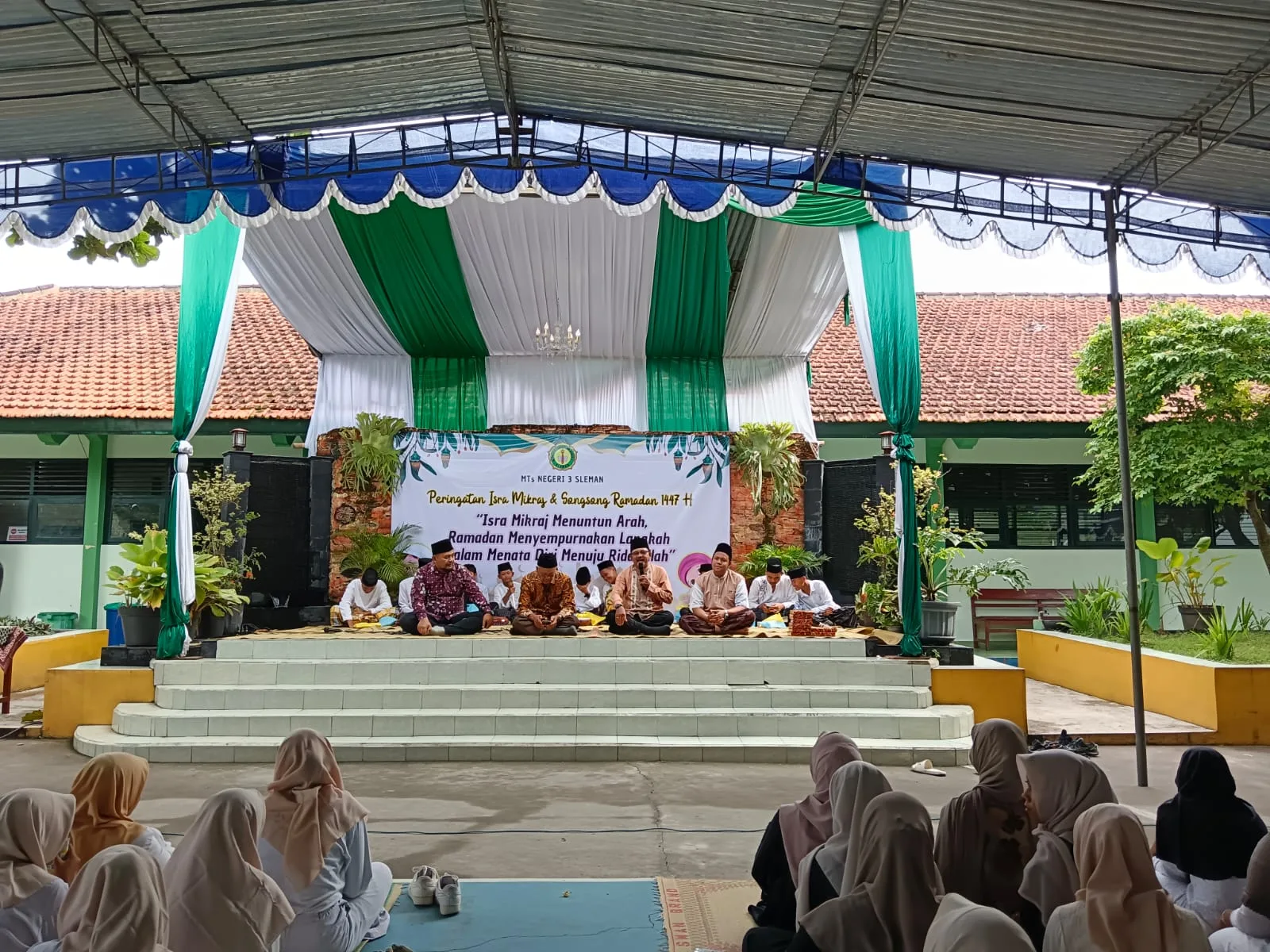 Merdu Memukau, Tampilan Hadroh MTs Negeri 3 Sleman Meriahkan Isra Mi’raj