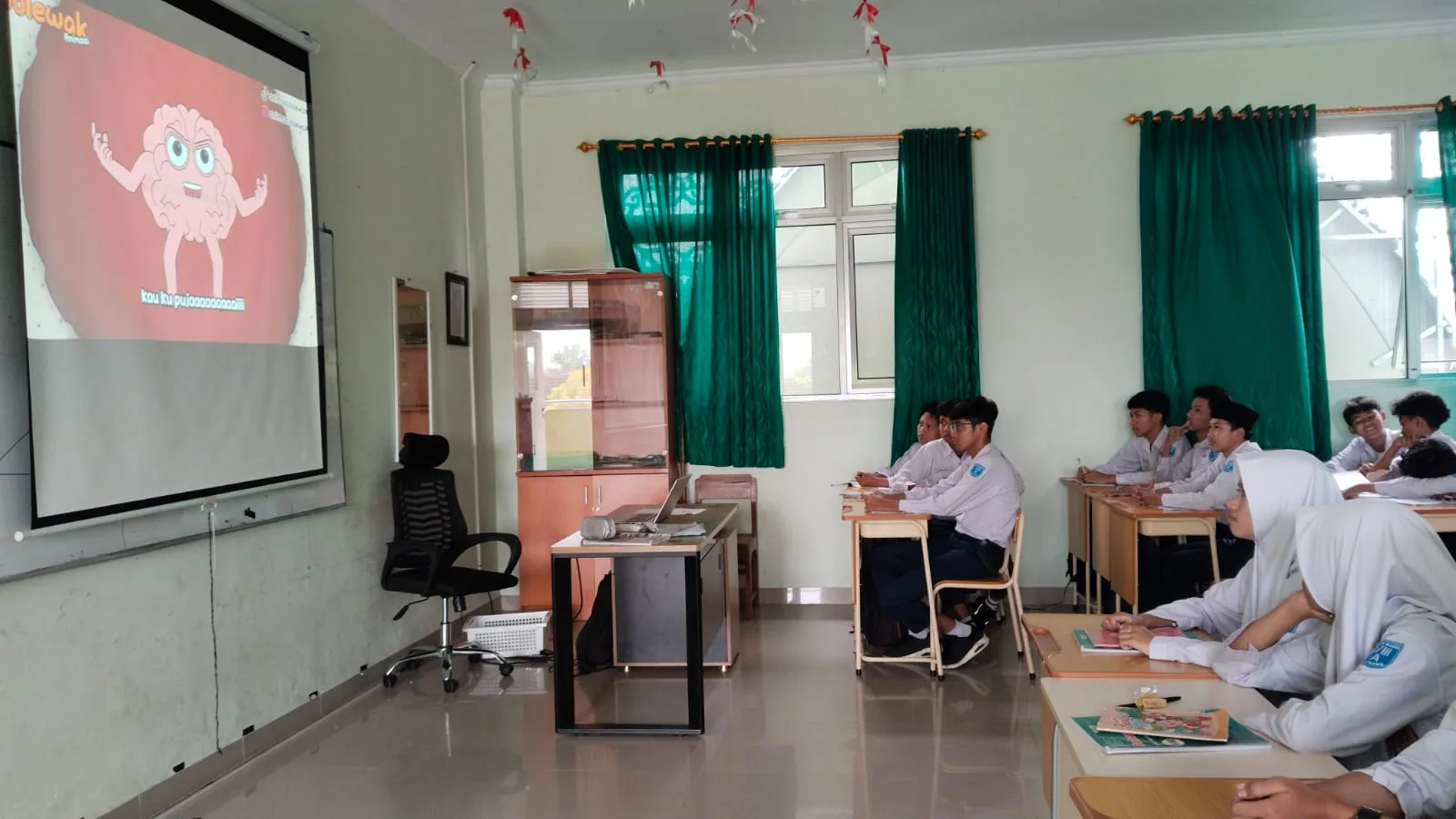 Puasa Sehat dan Bermakna, Wali Kelas VIIIA Tayangkan Video Edukasi Kesehatan Organ saat Puasa
