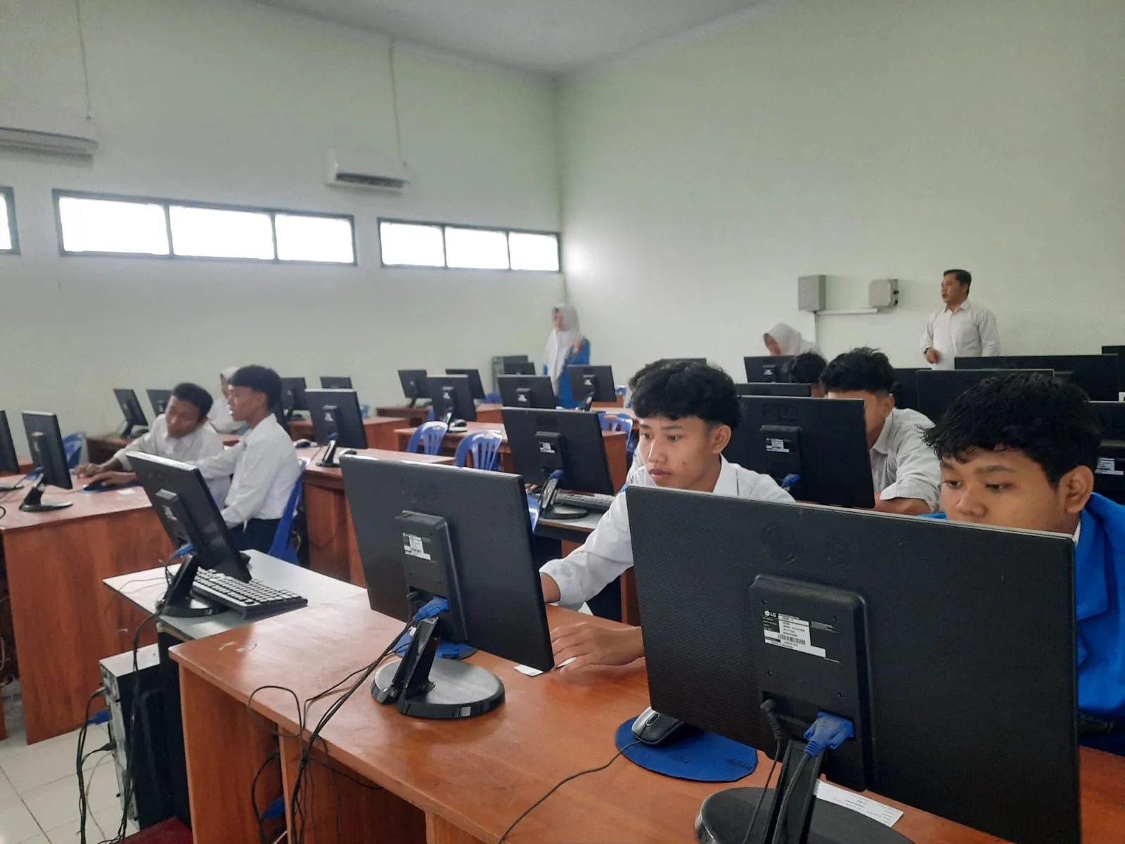 Uji Coba Aplikasi TKA, Siswa Kelas IX MTsN 8 Sleman Ikuti Simulasi