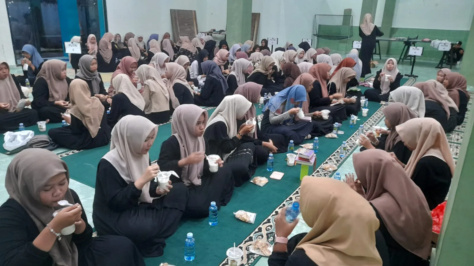 Takjil, Jamaah, dan Kebersamaan: Potret Indah Ramadan di MAN 4 Sleman