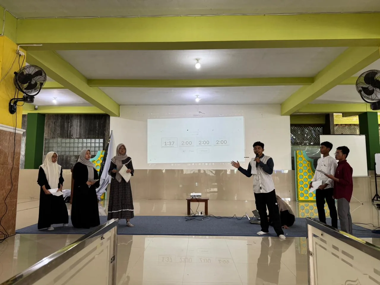 Latih Kepercayaan Diri, MAN 3 Sleman Gelar Pelatihan Public Speaking Debat Islami
