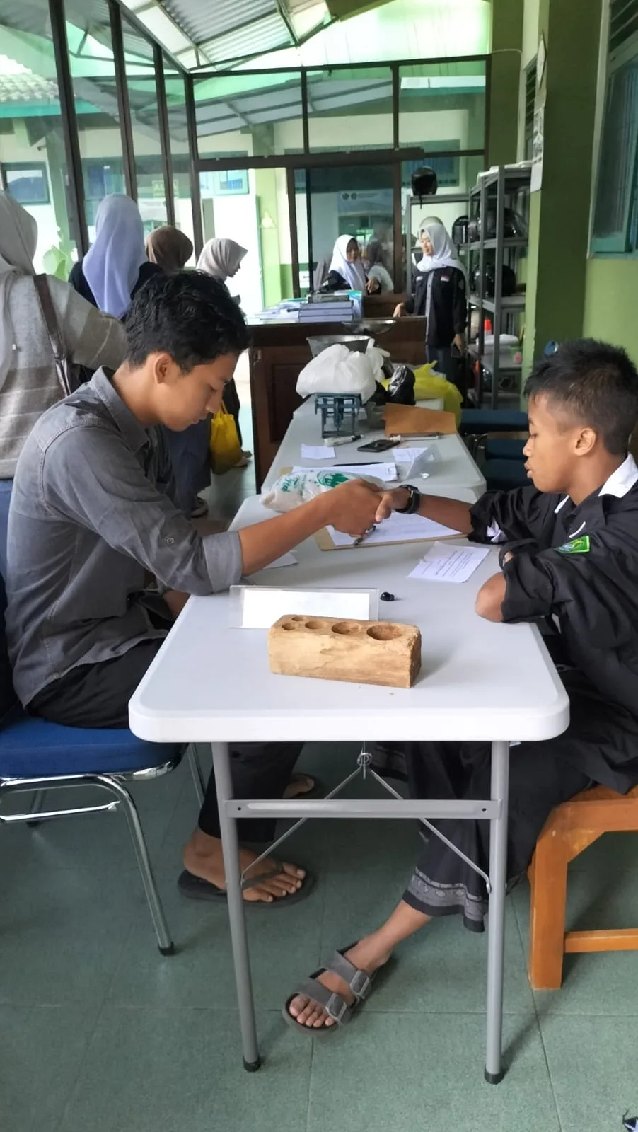 MAN 5 Sleman Mulai Salurkan Kewajiban: Pengumpulan Zakat Fitrah 1447 H Berlangsung Tertib