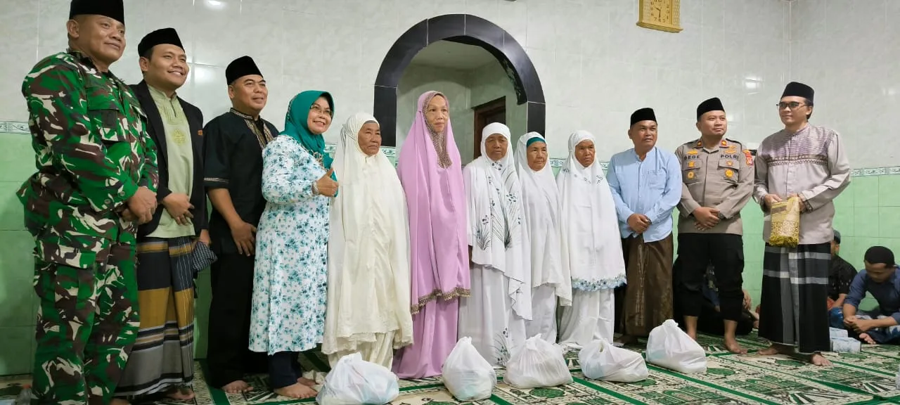 MTsN 8 Sleman Saksikan Penyaluran Infak dan Sembako di Trukan Cudan