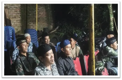 Perwakilan Guru dan Pegawai MTsN 8 Sleman Mengikuti Tahlil dan Kirim Doa untuk Almarhumah Ibu Sukarti