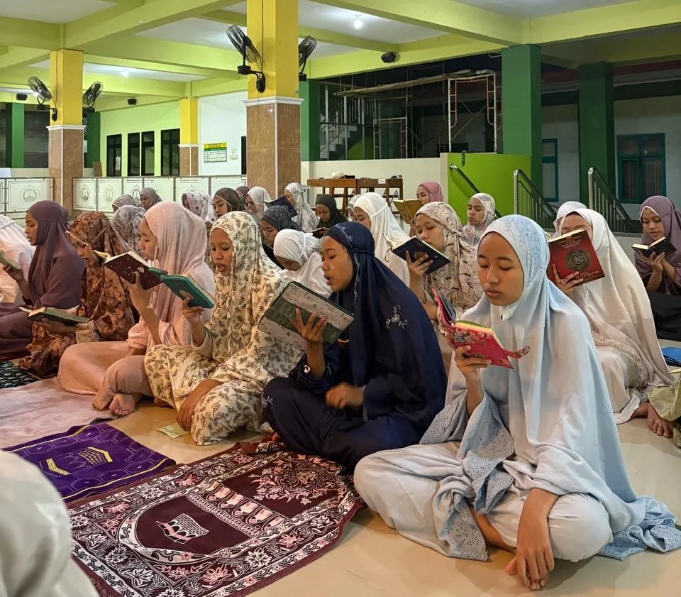 Malam Penuh Cahaya Al-Qur’an: Santri PPMU MAN 3 Sleman Gelar Muqaddaman Peringati Nuzulul Qur’an