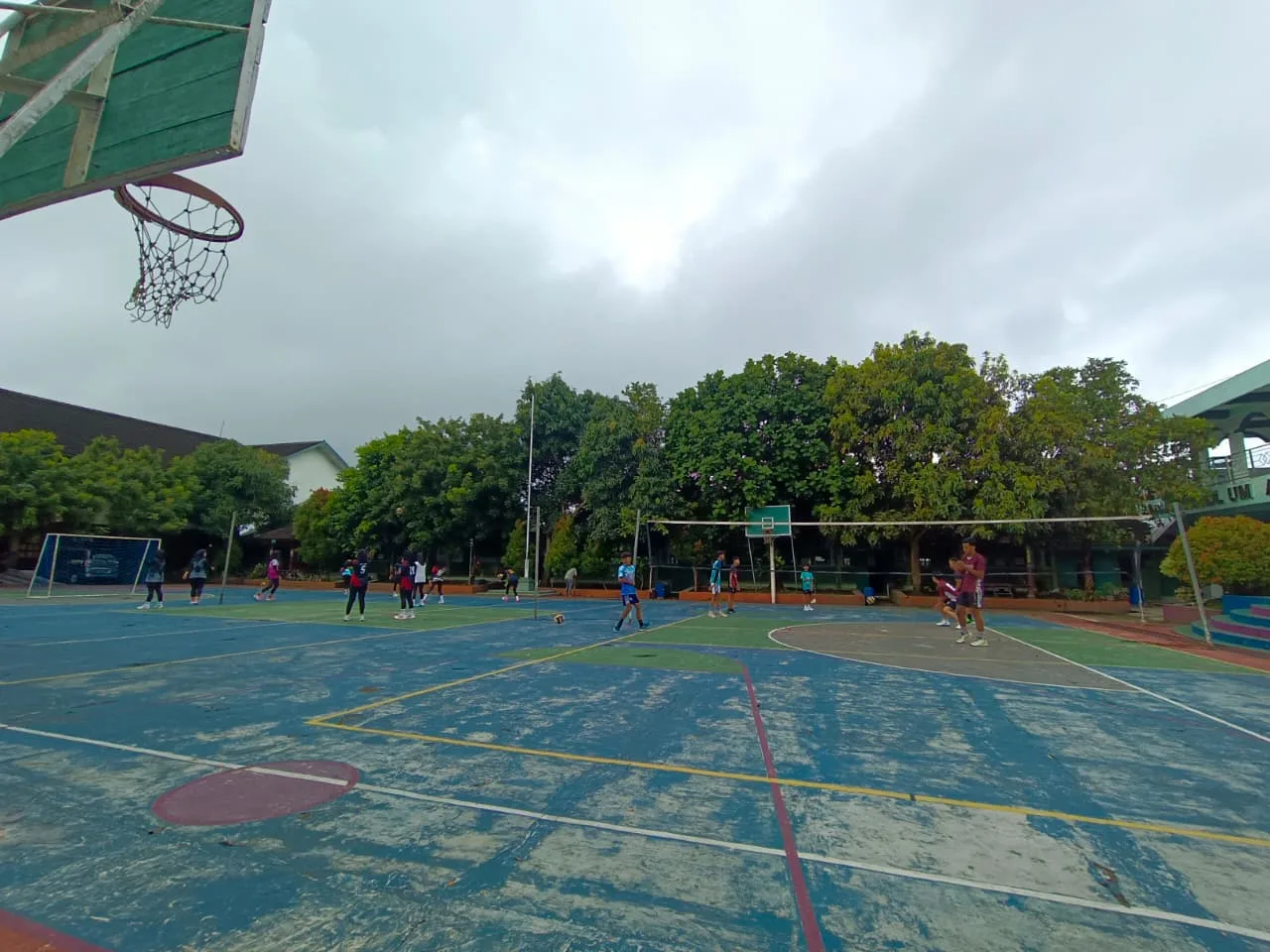 Latihan Perdana, Tim Voli Putra MTsN 8 Sleman Siap Berlaga di SMK Nasional Berbah