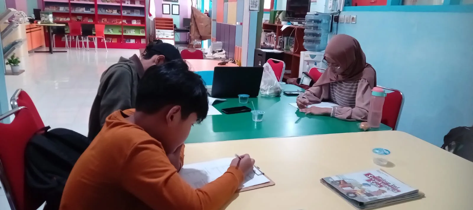 Menuju Olimpiade Bahasa Inggris Tingkat Nasional, 3 Siswa MTsN 8 Sleman Matangkan Persiapan Akhir