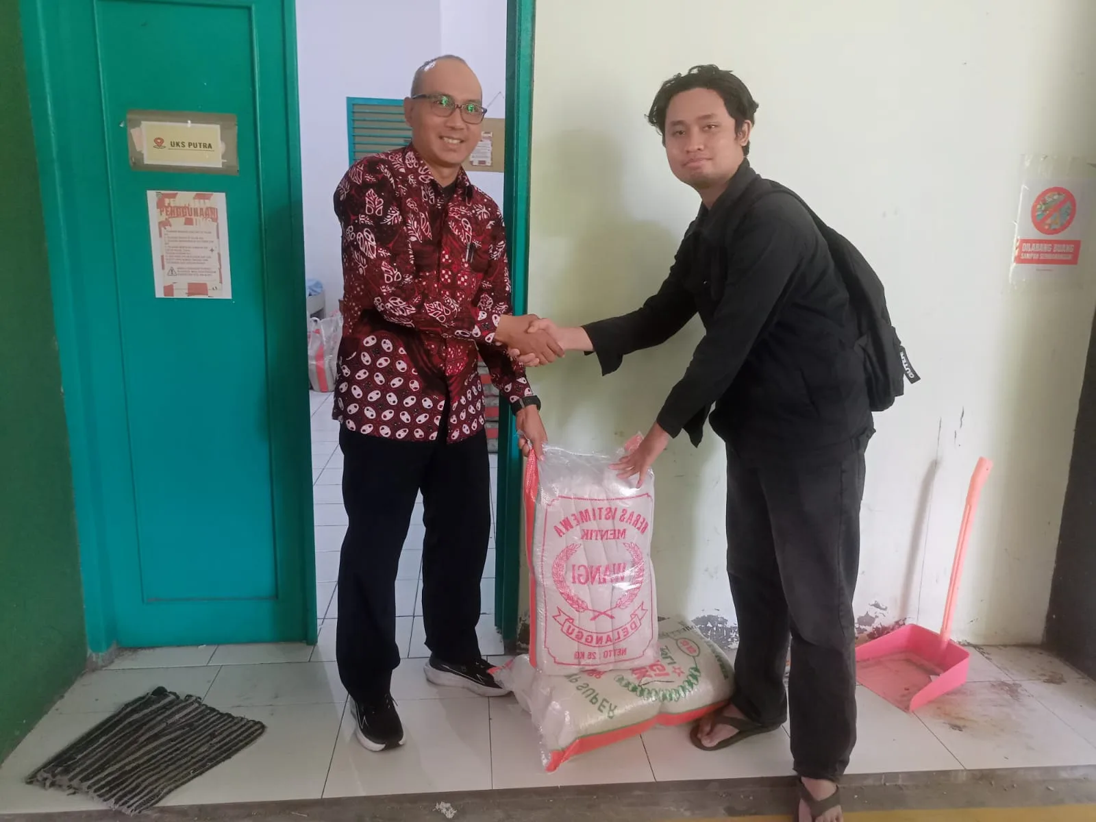 MAN 3 Sleman Tasharufkan Zakat Fitrah Kepada Para Mustahik