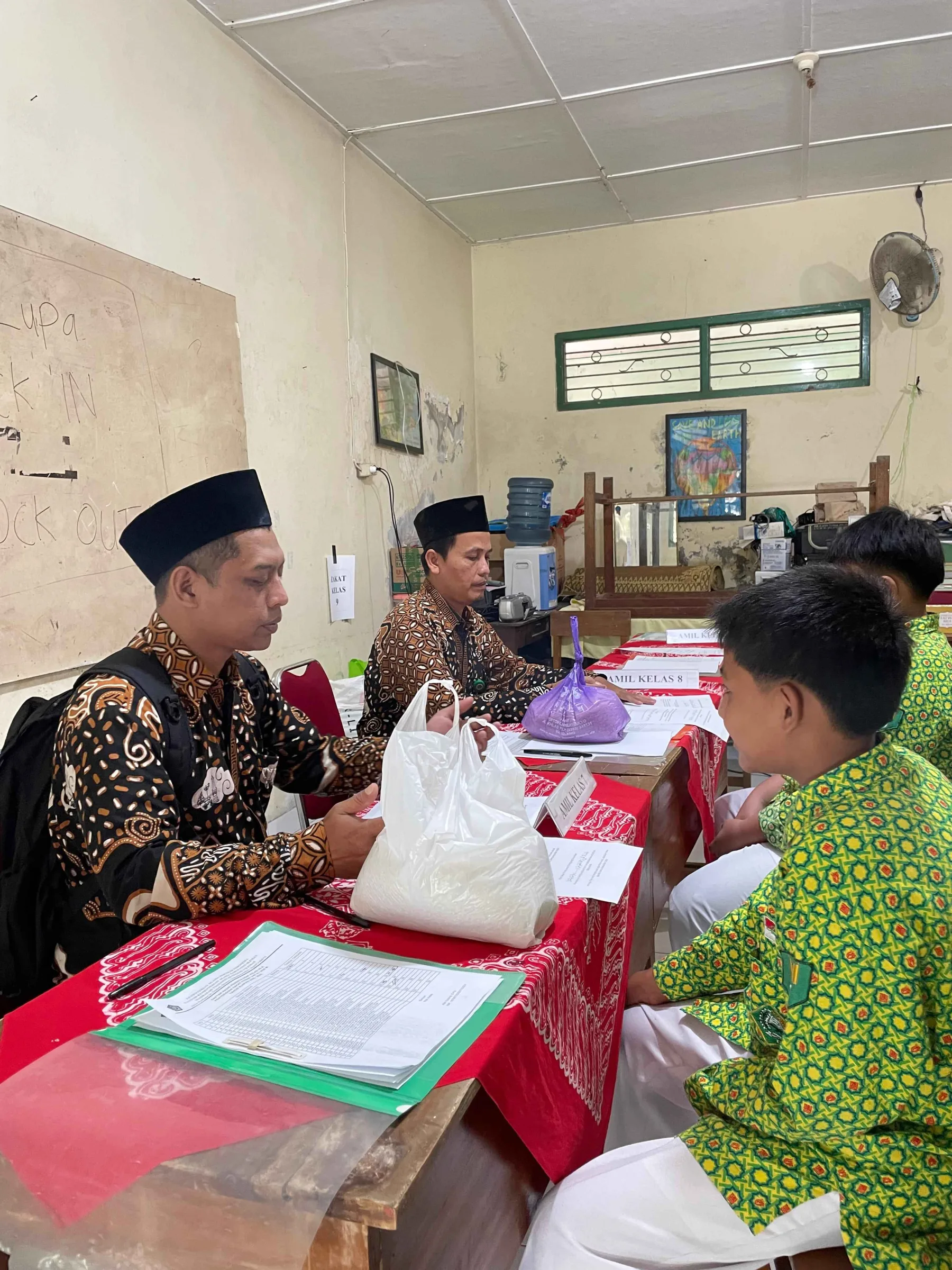 MTsN 4 Sleman Laksanakan Pengumpulan Zakat Fitrah 1447 H
