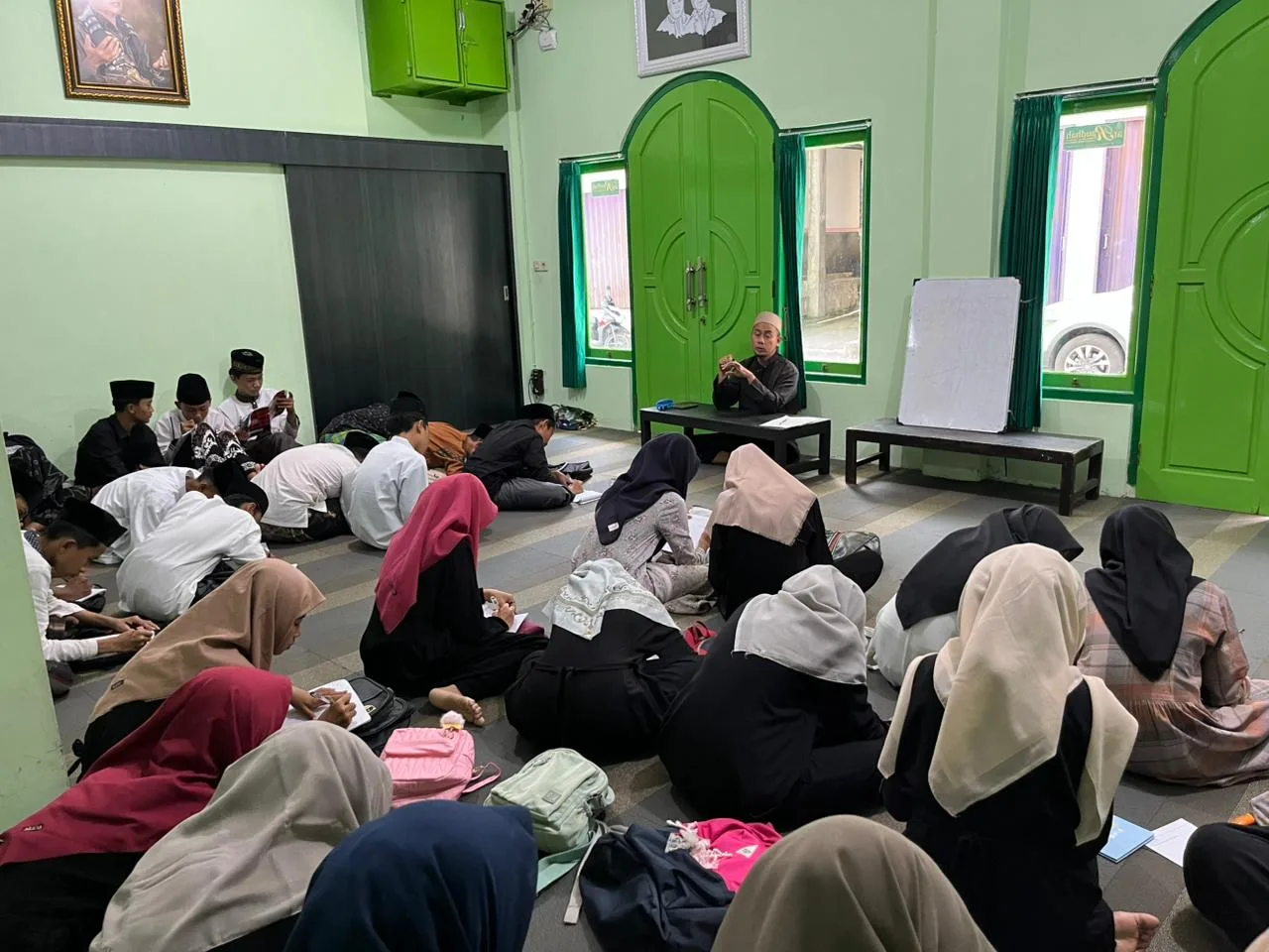 Belajar Iman dan Akhlak, Siswa MTsN 2 Sleman Nyadran Ilmu di Pesantren Ramadan Pon Pes Hidayatul Muttaqien