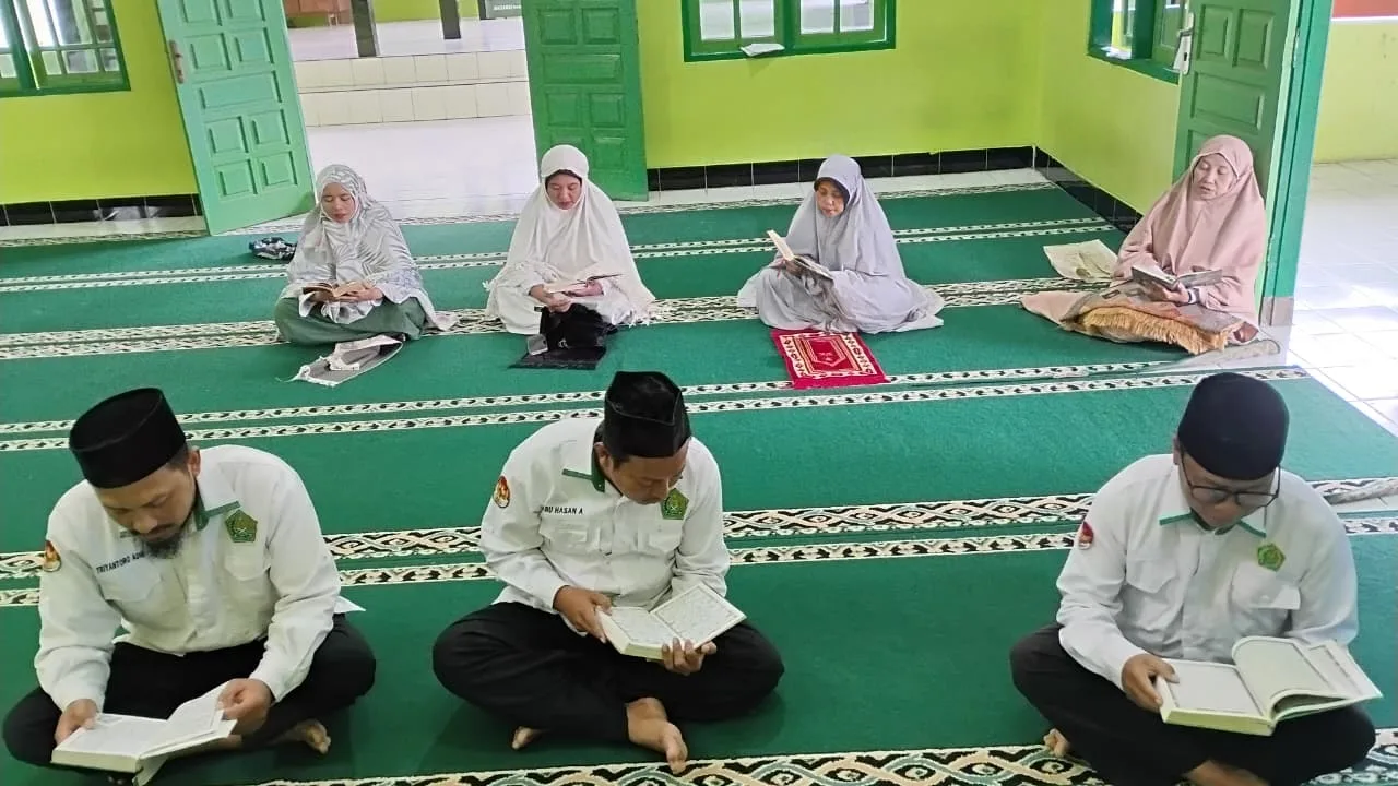 Guru MTsN 9 Sleman Manfaatkan WFO dengan Tadarus Al-Qur’an Bersama