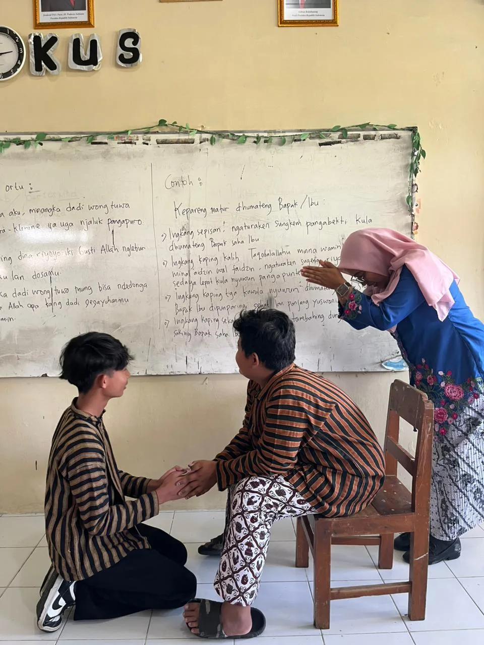 Siswa Kelas 8 dan 9 MTsN 2 Sleman Ikuti Latihan Sungkem Jelang Idul Fitri
