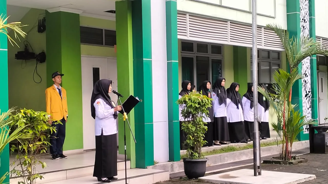 Upacara Bendera dan Halal Bihalal Warnai Hari Pertama Masuk Sekolah di MTsN 9 Sleman