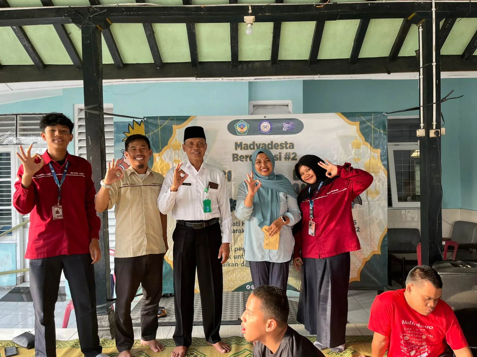 OSIS Madyadesta Berdonasi #2, MTsN 8 Sleman Gelar Bakti Sosial di Yayasan Sayap Ibu