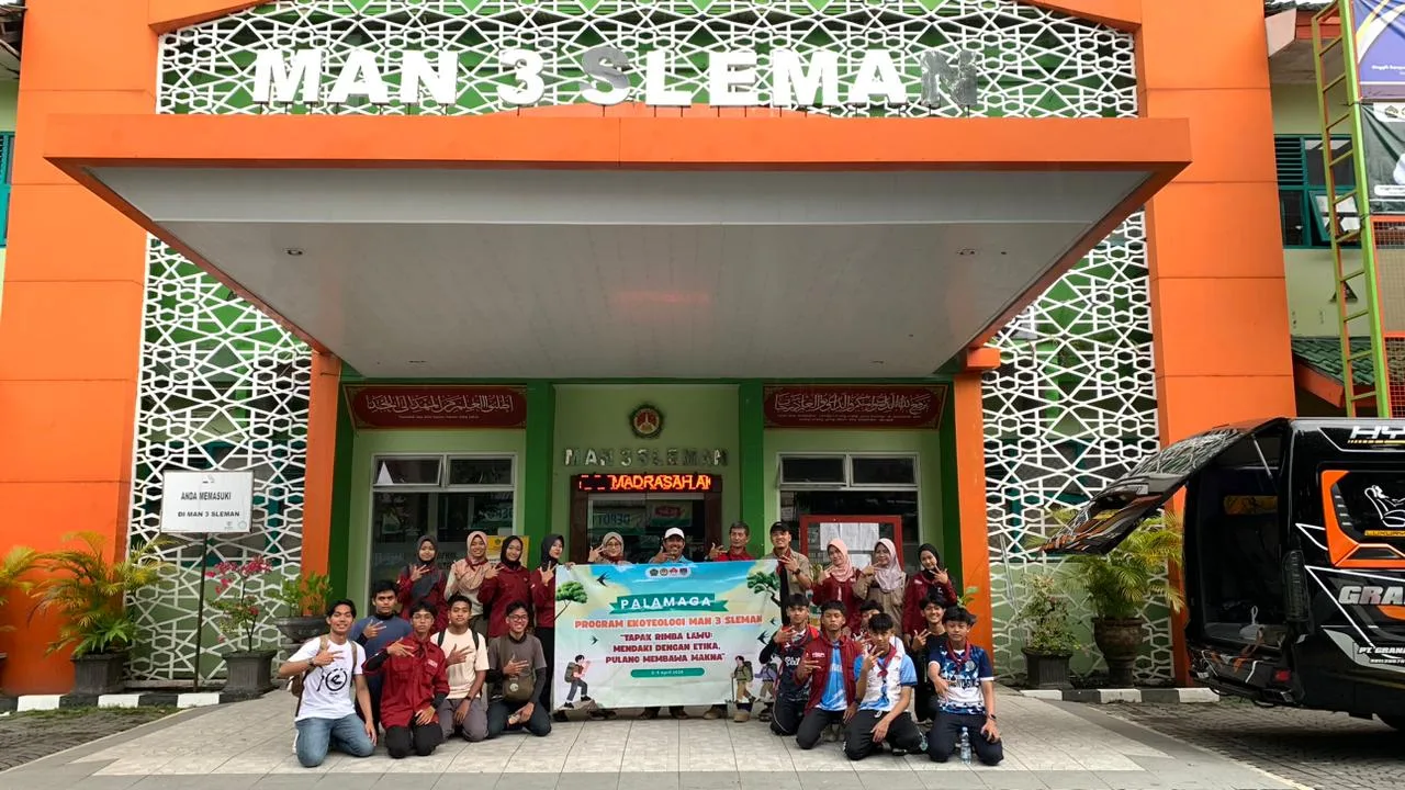 Kepala MAN 3 Sleman Resmi Berangkatkan Tim PALAMAGA Ekspedisi Gunung Lawu