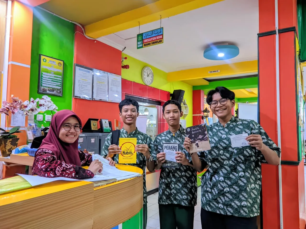 Menutup Masa Belajar dengan Berbagi: Kelas XII MAN 3 Sleman Kembalikan dan Hibahkan Buku ke Perpustakaan