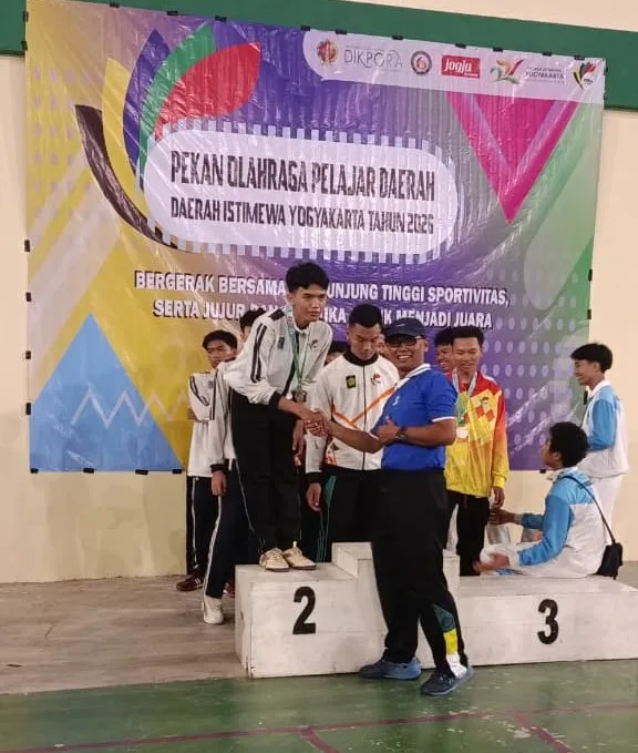 Prestasi MAN 3 Sleman Terus Mengalir, Ghaisan Ara Juara 2 Anggar POPDA DIY 2026