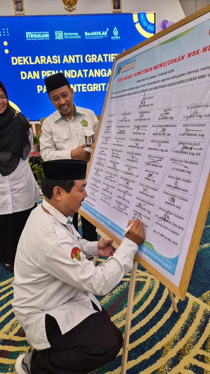 Wujudkan Zona Integritas, Kepala MAN 3 Sleman Tandatangani Deklarasi Anti Gratifikasi