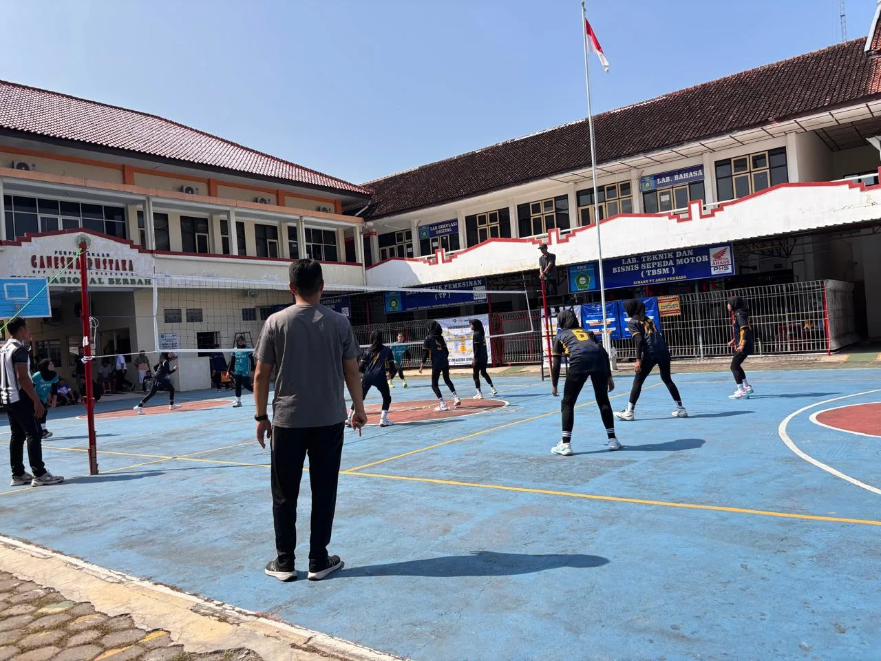 Tampil Memikat, Tim Voli Putri MTsN 8 Sleman Berjuang di Perebutan Juara 3