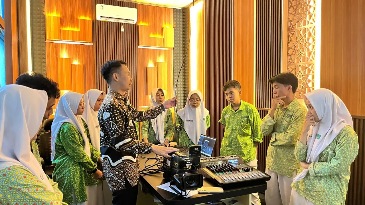 Mantapkan Skill Live Streaming, Creativa MAN 3 Sleman Gelar Pelatihan Intensif