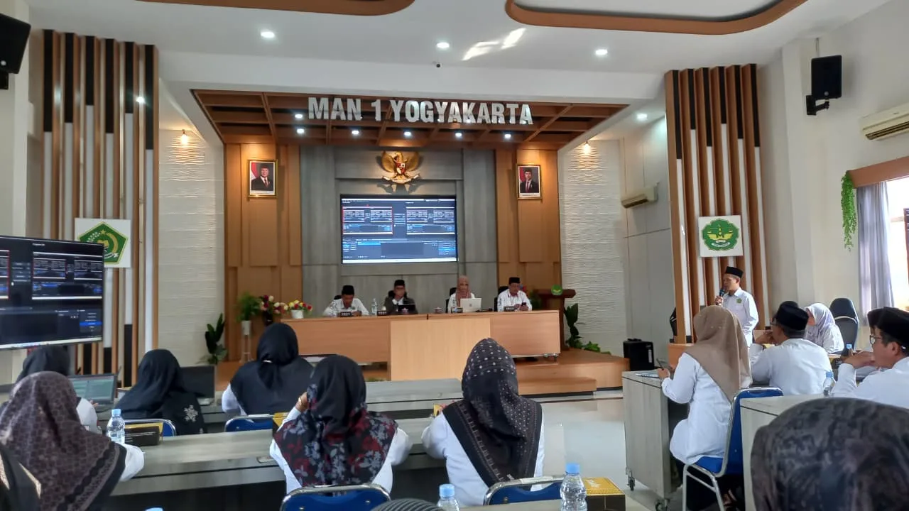Kepala MTsN 9 Sleman Ikuti Presentasi Komisi pada Hari Kedua Pra Raker Kanwil Kemenag DIY