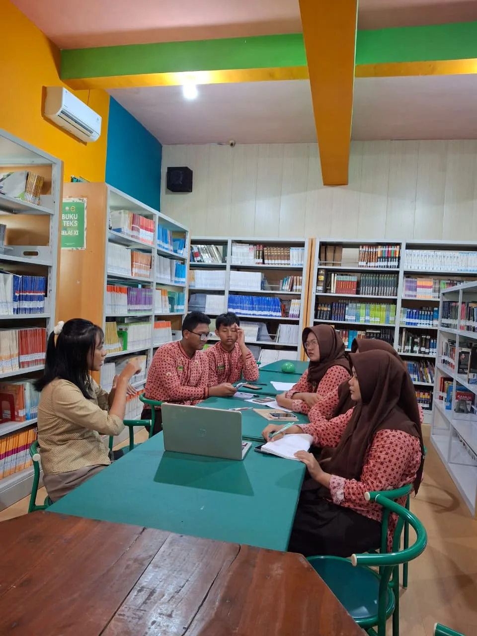 Tingkatkan Kesiapan OSN-K, MAN 2 Sleman Intensifkan Bimbingan Olimpiade Kebumian di Perpustakaan Bahrul Ilmi